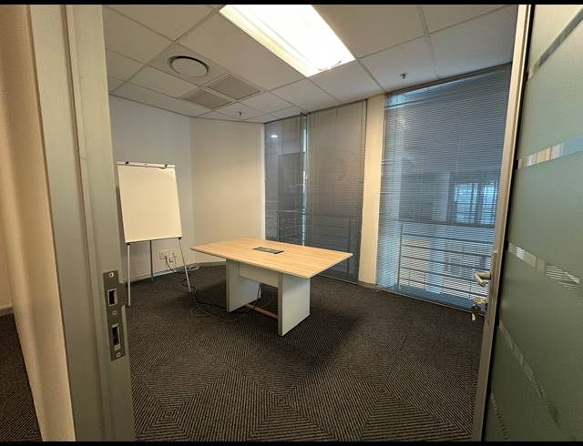 66M² OFFICE TO LET IN SANDTON CENTRAL